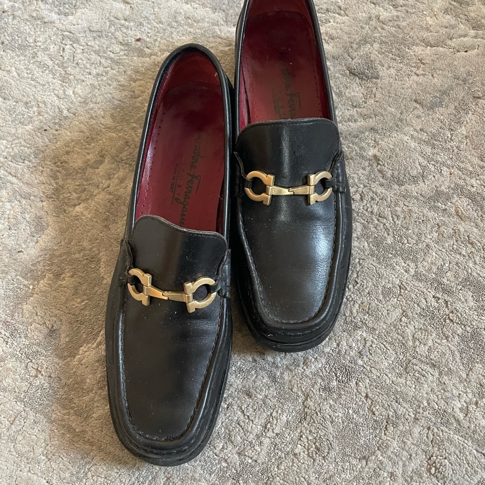 Vintage Ferragamo loafers in great condition!